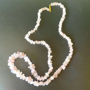 Pink quartz’s necklace
